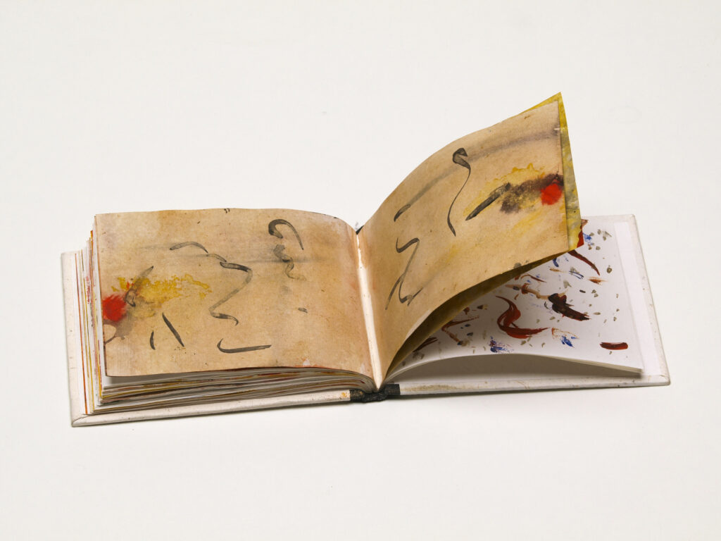 Sketchbook „Strong in Hope“ 2, 2016, Mixed Media auf Büttenpapier, 30.0 × 11.0 cm
