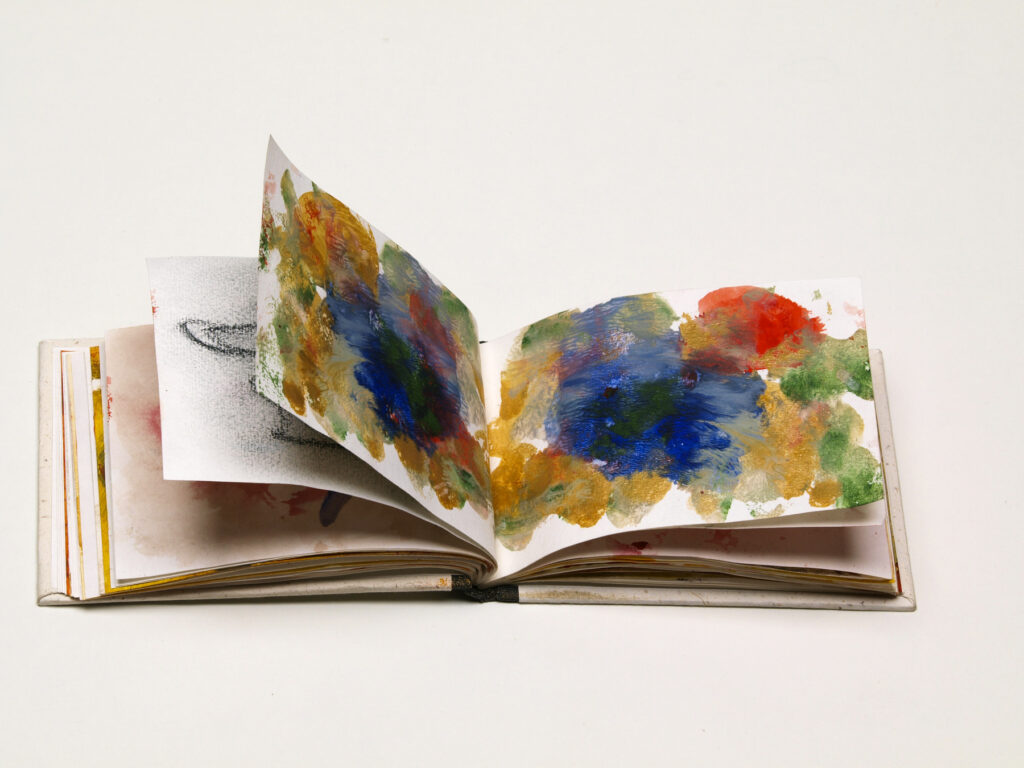 Sketchbook „Strong in Hope“ 3, 2016, Mixed Media auf Büttenpapier, 30.0 × 11.0 cm
