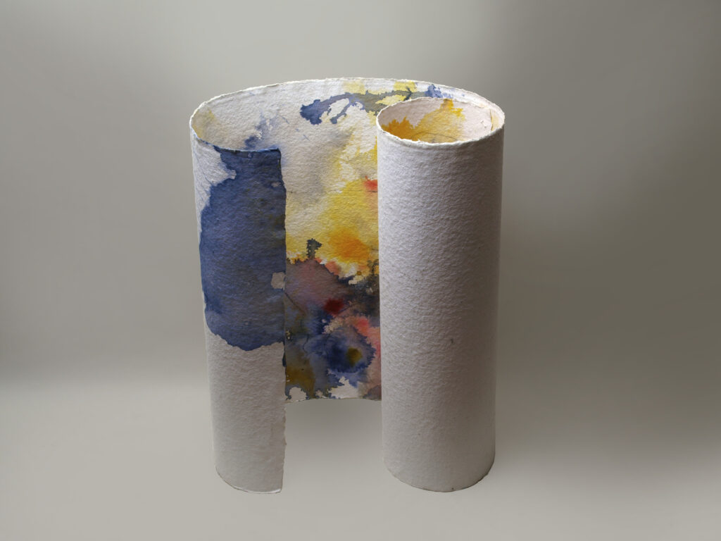 Space Worlds 17 — als Rolle, 2015/2021, Mixed Media auf Büttenpapier, beidseitig bemalt, 230.0 × 100.0 cm