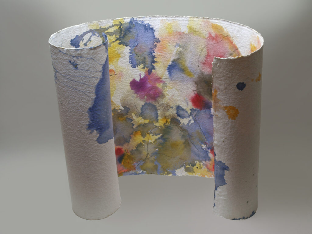 Space Worlds 17 — als Rolle, 2015/2021, Mixed Media auf Büttenpapier, beidseitig bemalt, 230.0 × 100.0 cm