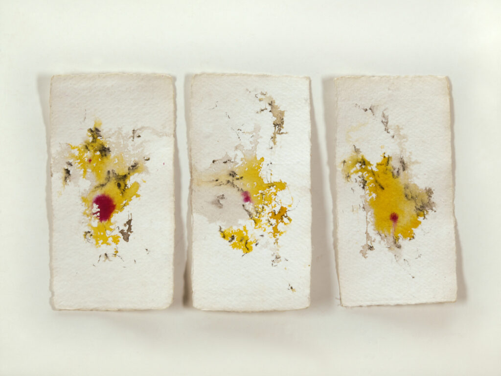 Small Is…, 2018, Mixed Media auf Büttenpapier, 3 à 10.0 × 20.0 cm
