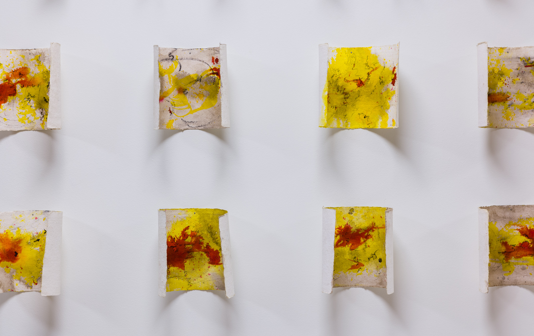 Rolled — als Rolle, 2019, Mixed Media auf Büttenpapier, 8 à 15.0 × 15.0 cm