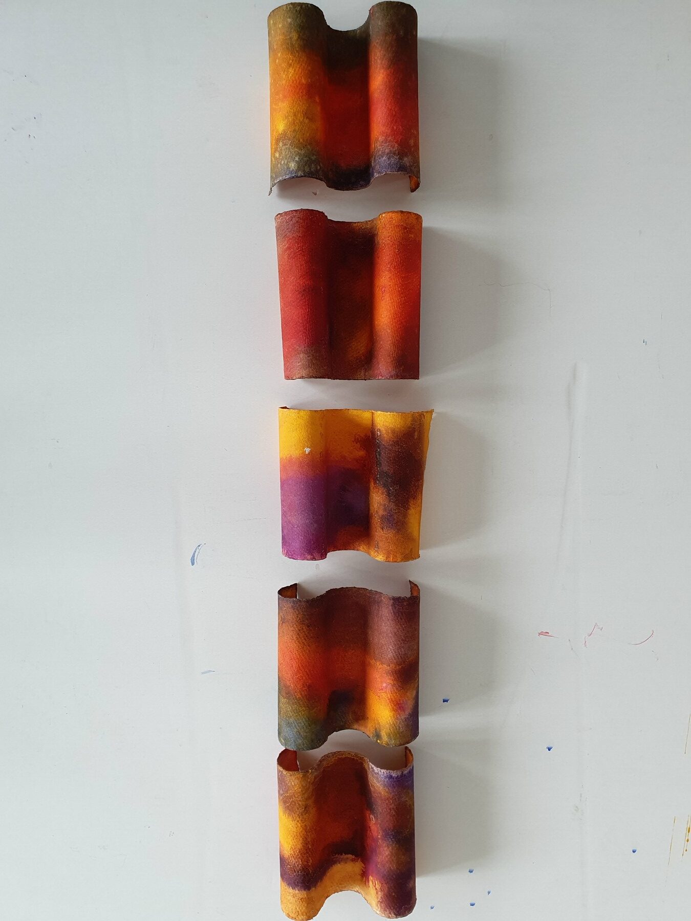 Waving 1-5, 2020, Mixed Media auf Büttenpapier, beidseitig bemalt, 5 à 15.0 × 15.0 cm