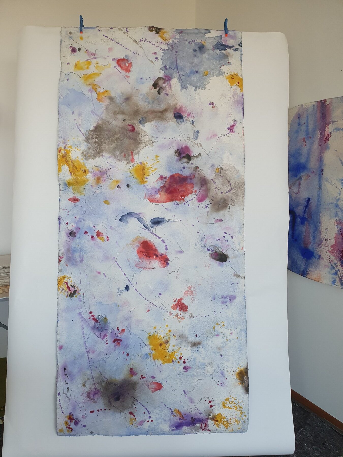 Space Worlds 15 — Vorderseite, 2020, Mixed Media auf Büttenpapier, beidseitig bemalt, 100.0 × 200.0 cm