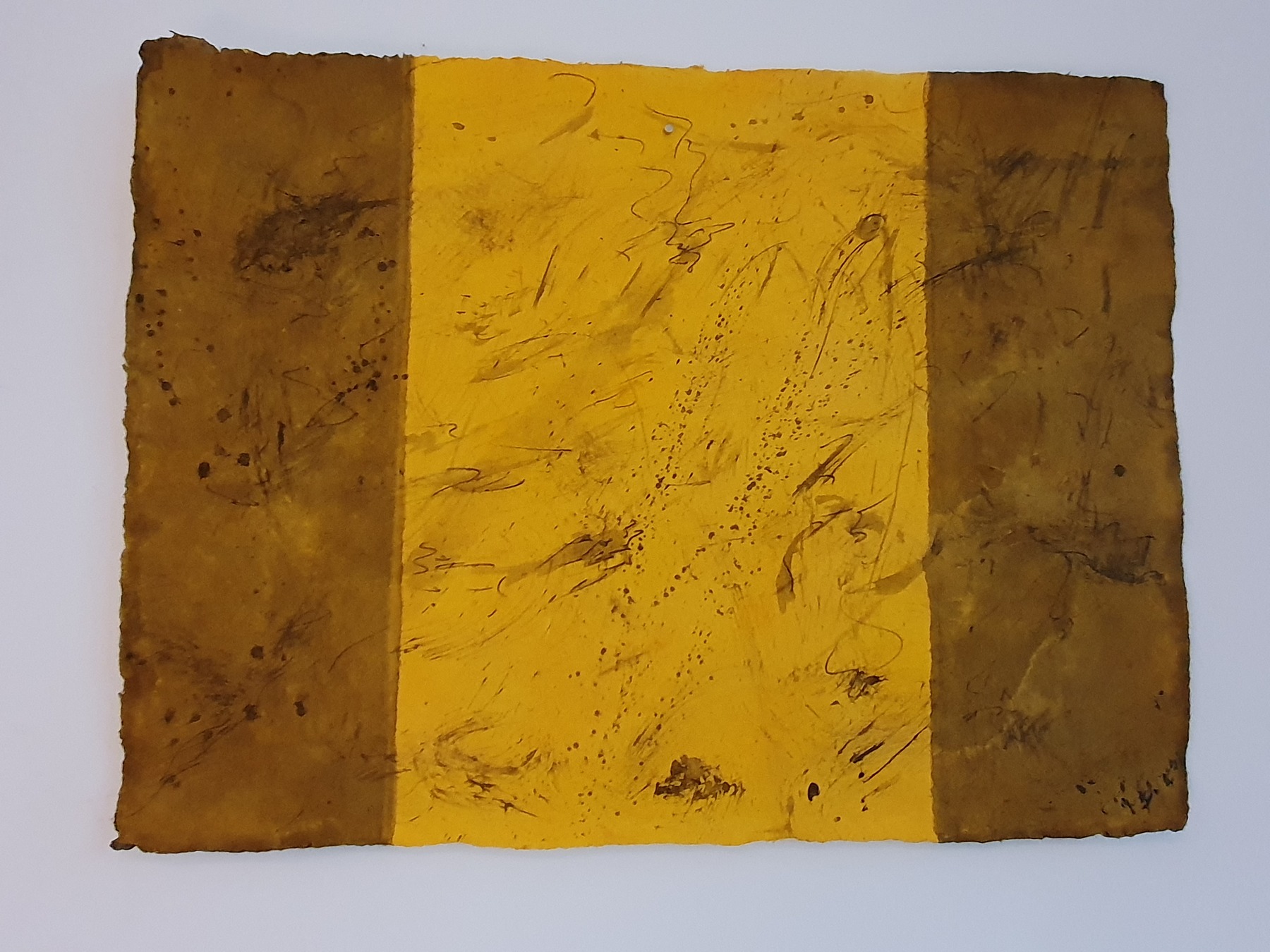 Dark+yellow, 2021, Tusche auf Büttenpapier, 75.0 × 55.0 cm