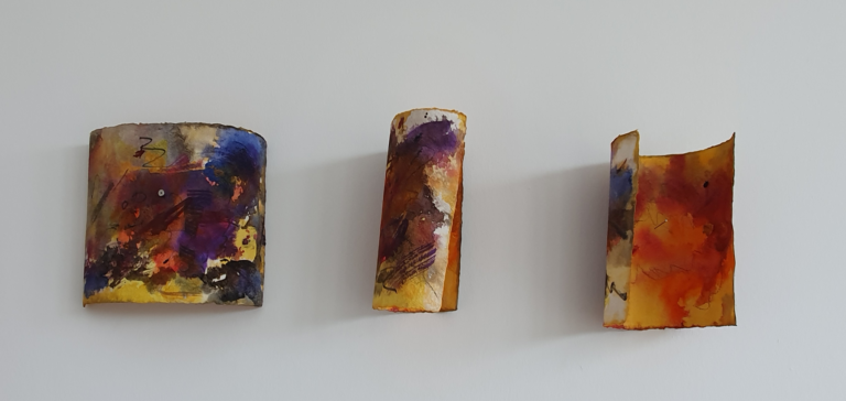 Colours — als Rolle, 2021, Mixed Media auf Büttenpapier, 3 à 29.0 × 21.0 cm
