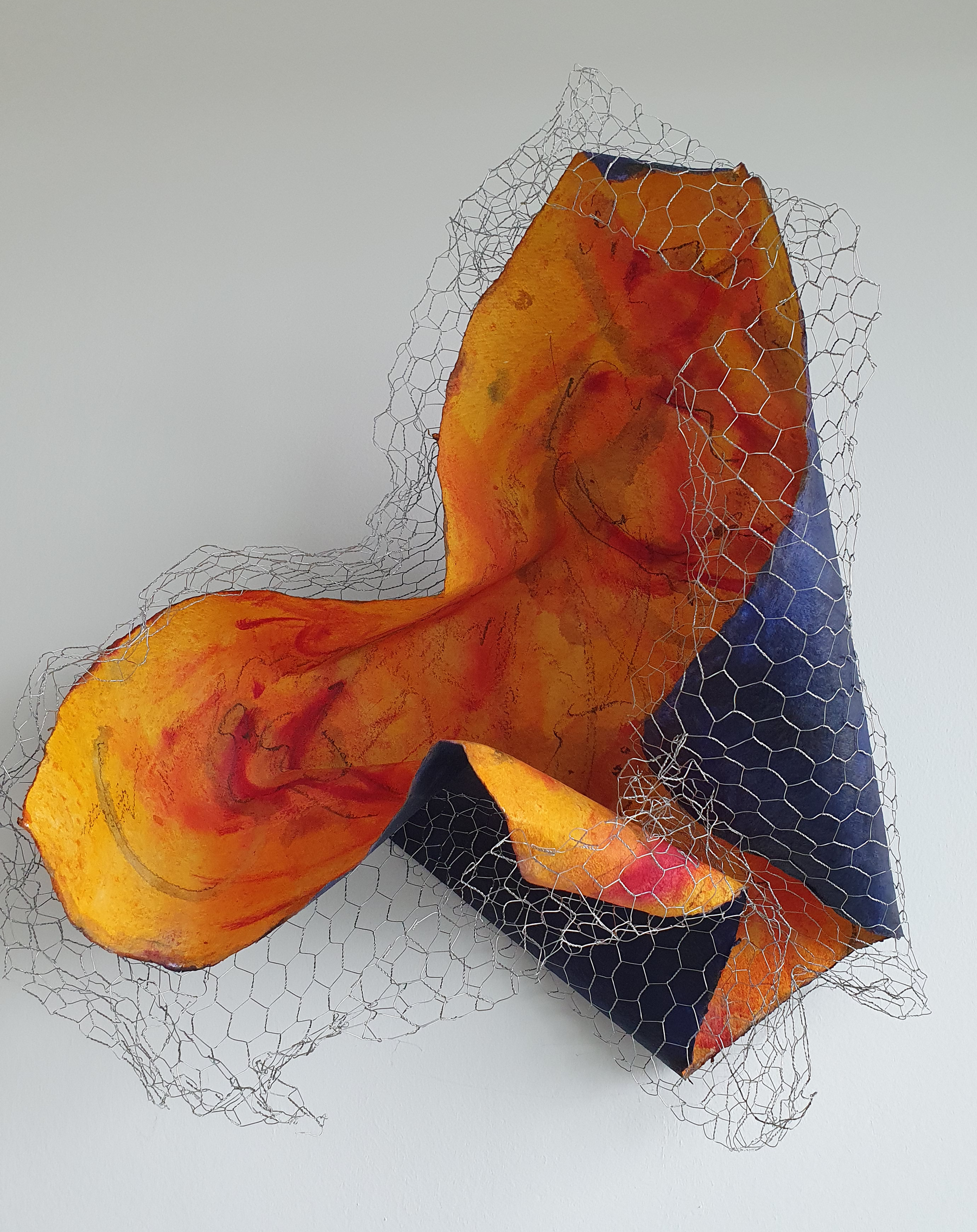 Sculpture 7, 2021, Mixed Media auf Büttenpapier mit Maschendraht, 80.0 × 65.0 cm