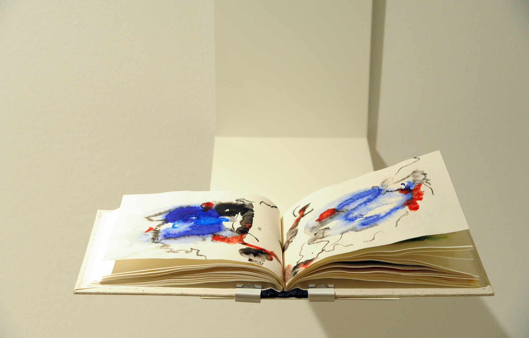 Sketchbook „Strong in Hope“ 7, 2016, Mixed Media auf Büttenpapier, 30.0 × 11.0 cm