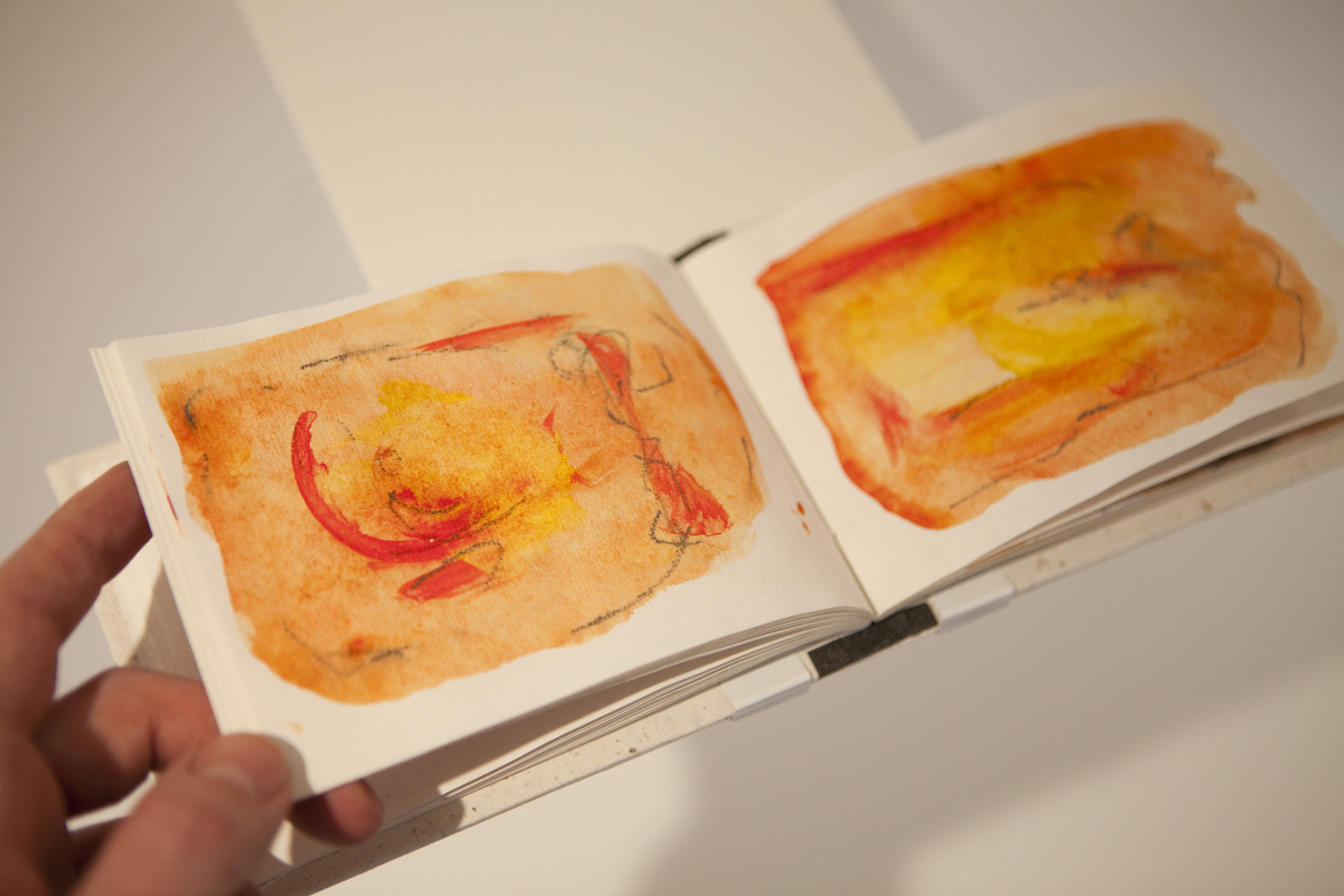 Sketchbook „Strong in Hope“ 8, 2016, Mixed Media auf Büttenpapier, 30.0 × 11.0 cm