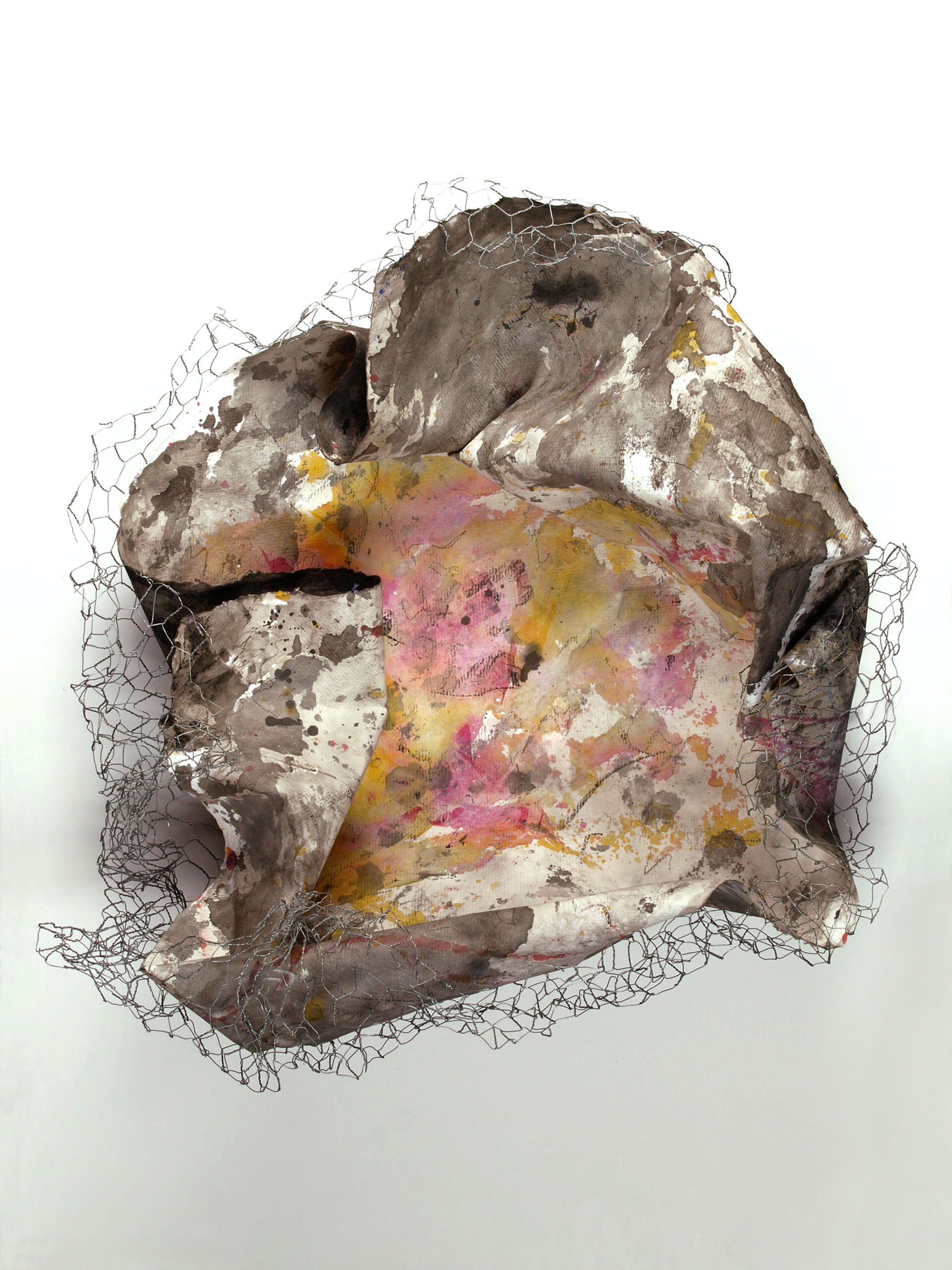 Sculpture 23 — view, 2025, Mixed Media auf Büttenpapier mit Maschendraht, 60 × 66 cm